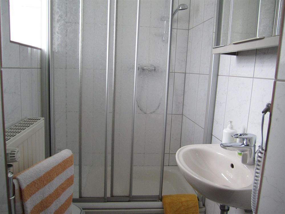 Hotel Faehrhaus Saarbrucken Bagian luar foto