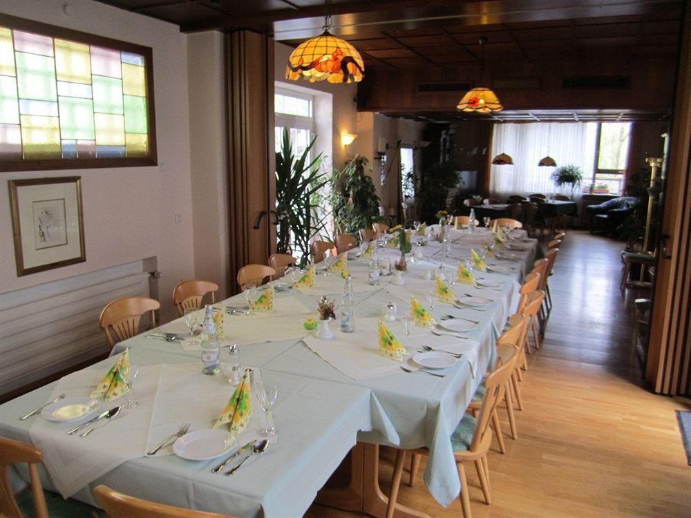 Hotel Faehrhaus Saarbrucken Bagian luar foto