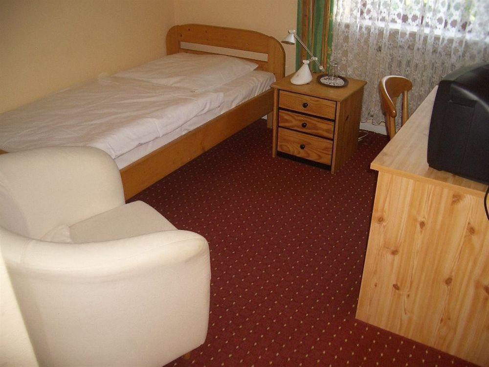 Hotel Faehrhaus Saarbrucken Bagian luar foto