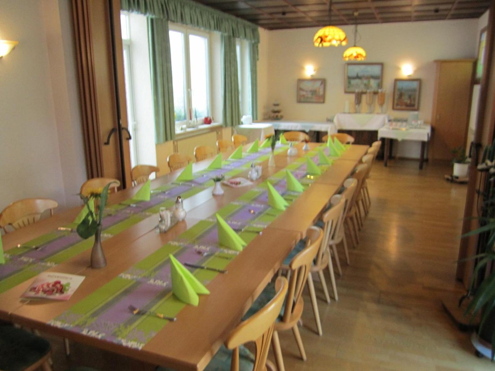 Hotel Faehrhaus Saarbrucken Bagian luar foto