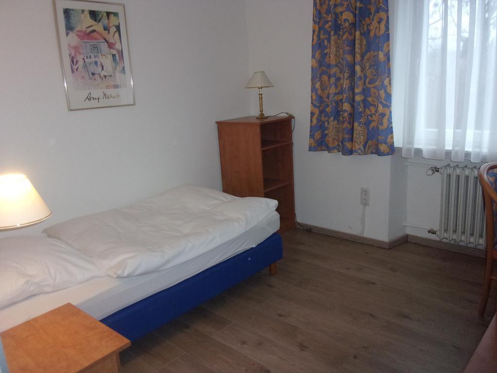 Hotel Faehrhaus Saarbrucken Ruang foto