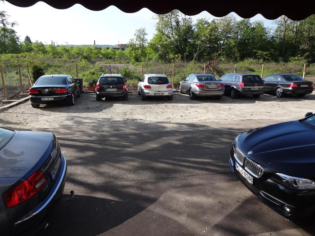 Hotel Faehrhaus Saarbrucken Bagian luar foto