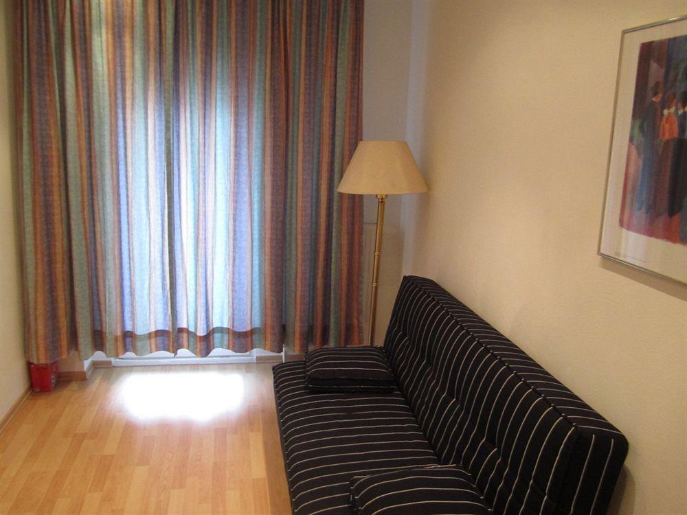 Hotel Faehrhaus Saarbrucken Bagian luar foto