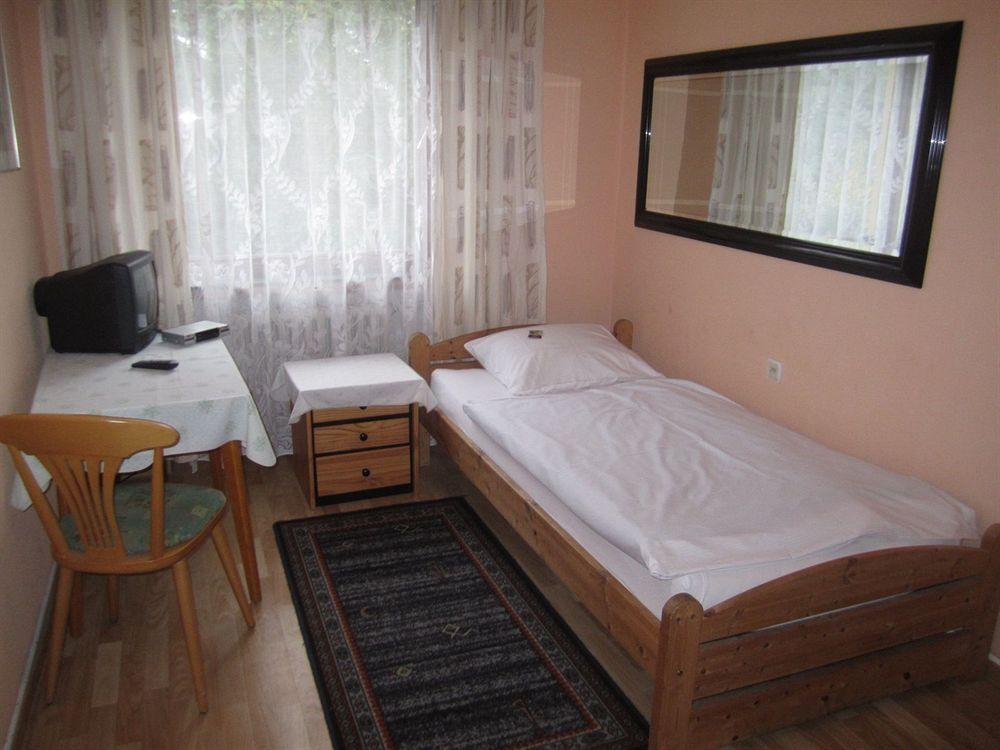 Hotel Faehrhaus Saarbrucken Bagian luar foto