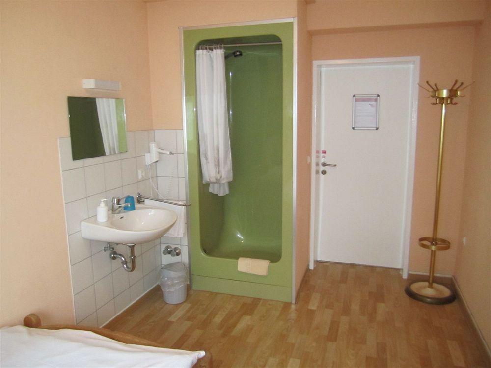 Hotel Faehrhaus Saarbrucken Bagian luar foto