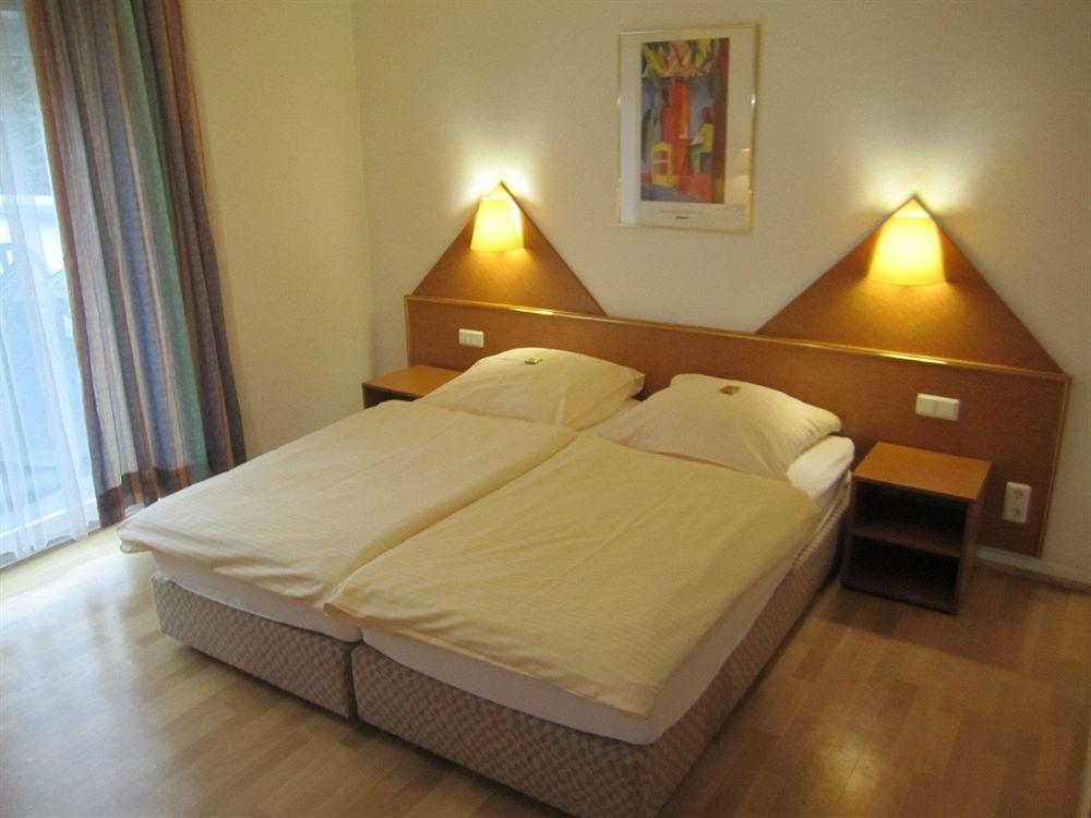 Hotel Faehrhaus Saarbrucken Bagian luar foto