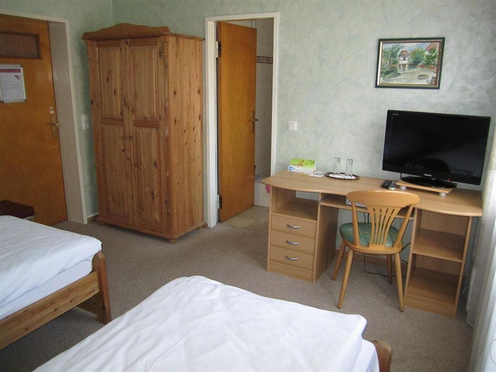 Hotel Faehrhaus Saarbrucken Bagian luar foto