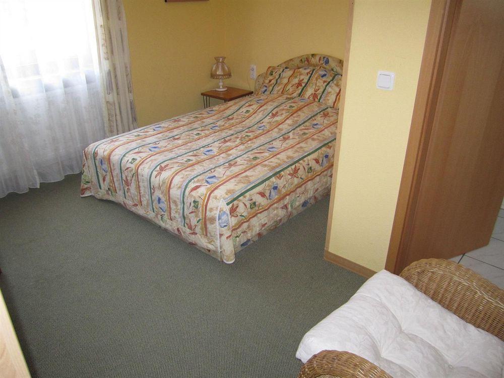 Hotel Faehrhaus Saarbrucken Bagian luar foto