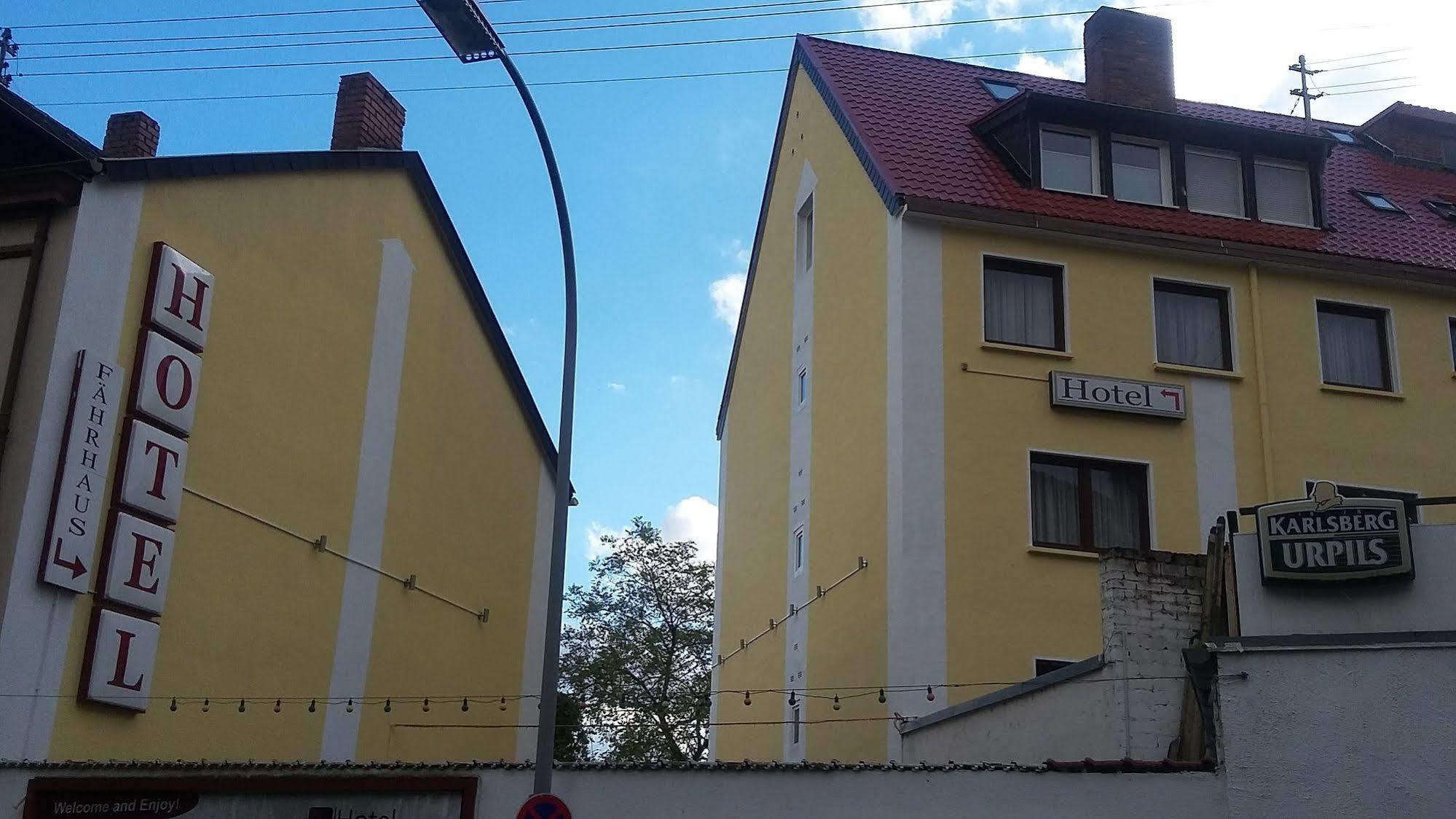 Hotel Faehrhaus Saarbrucken Bagian luar foto