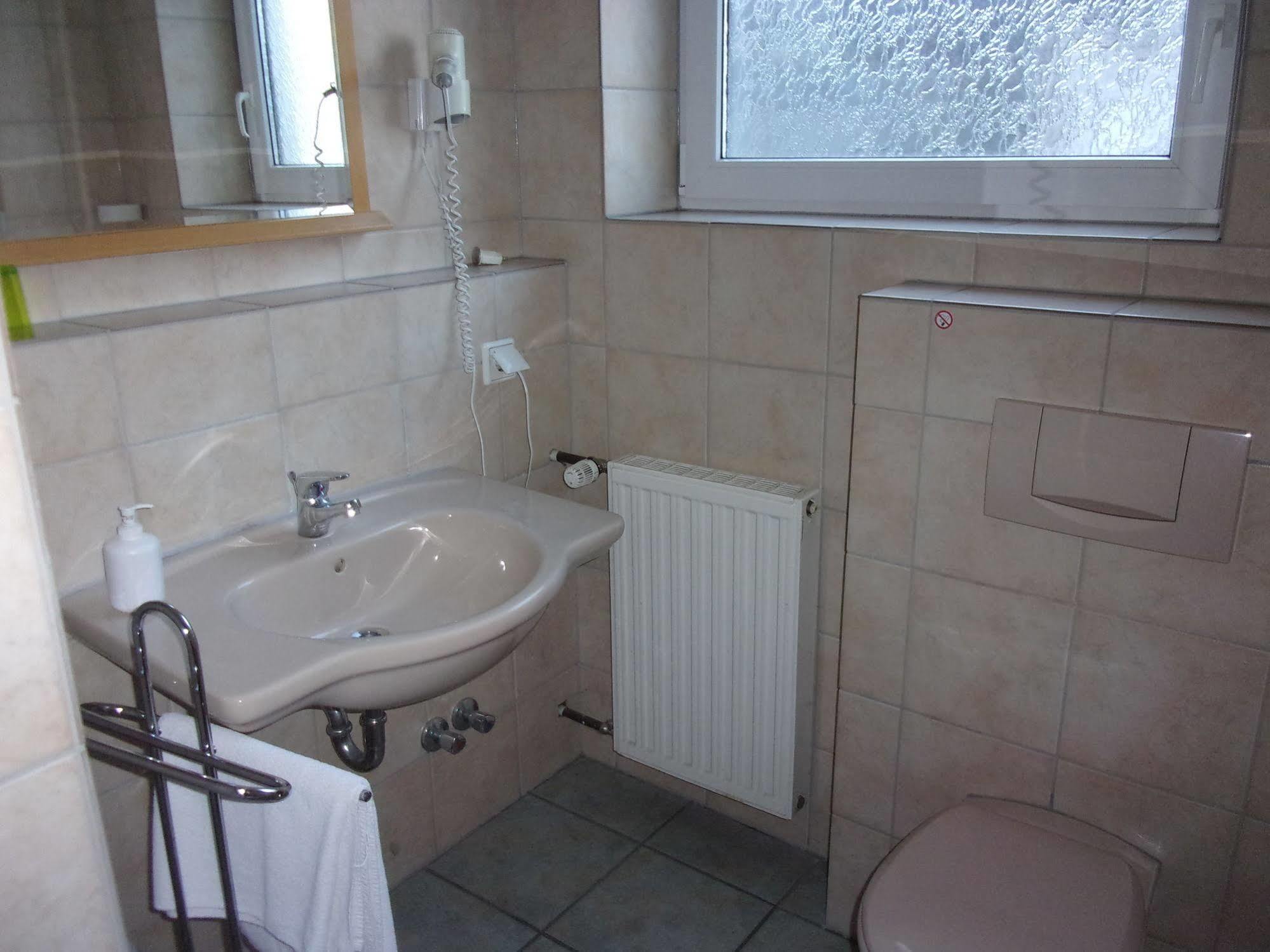 Hotel Faehrhaus Saarbrucken Bagian luar foto
