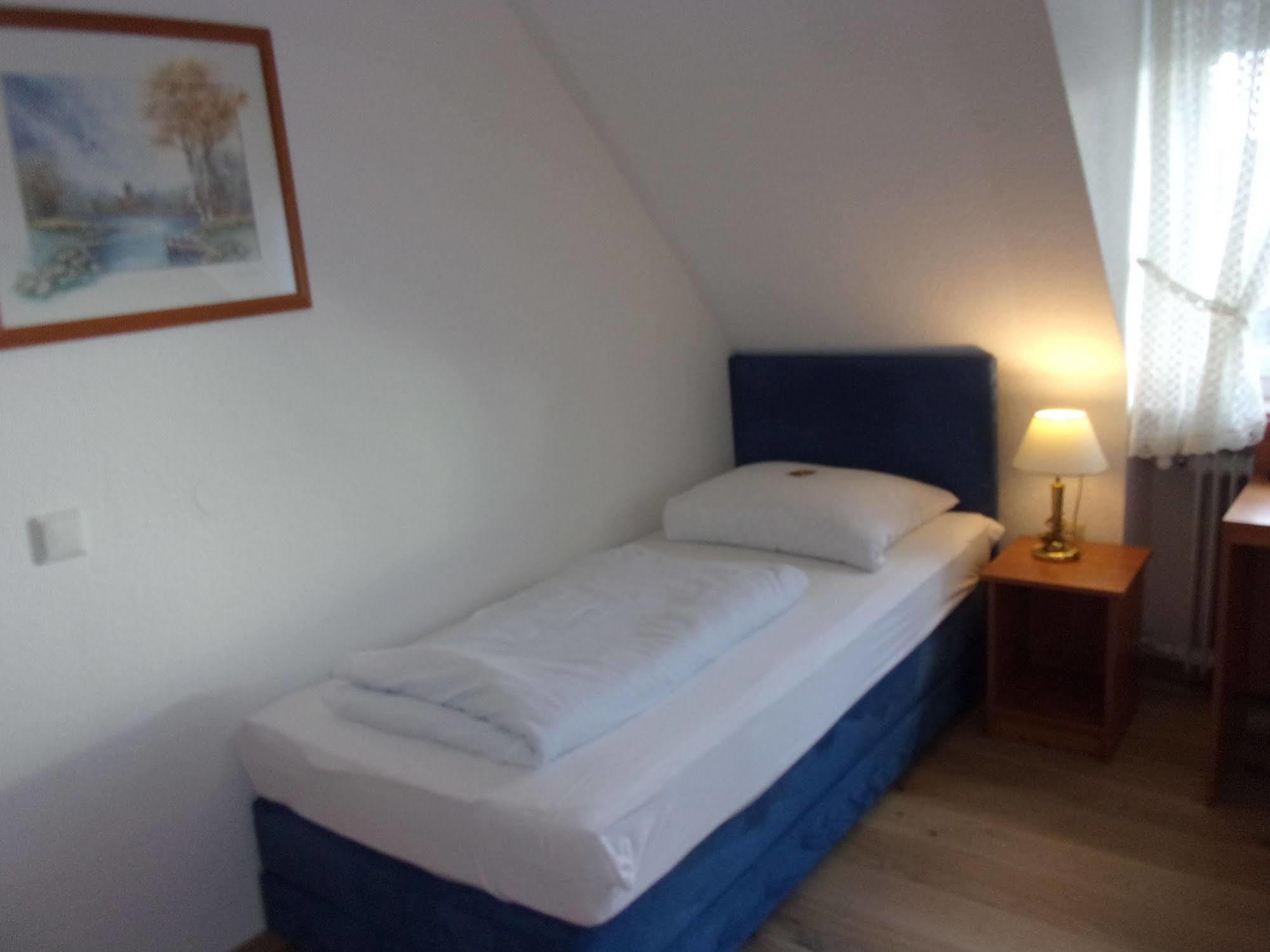 Hotel Faehrhaus Saarbrucken Bagian luar foto