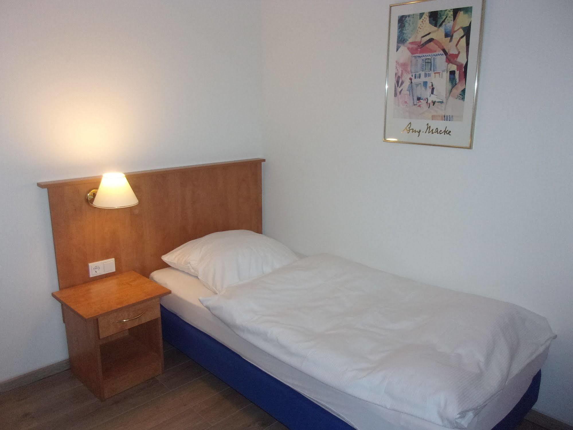 Hotel Faehrhaus Saarbrucken Bagian luar foto