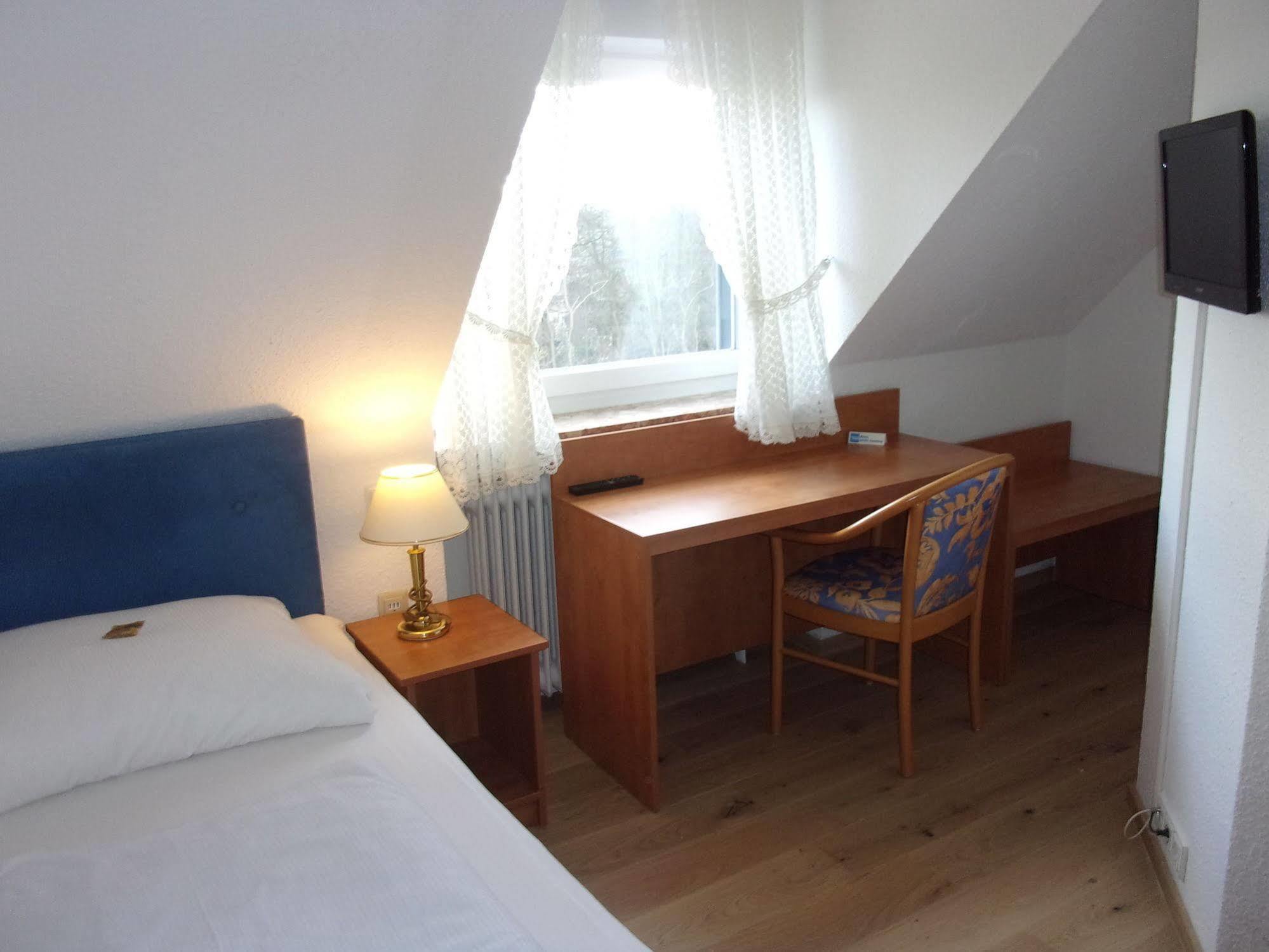 Hotel Faehrhaus Saarbrucken Bagian luar foto